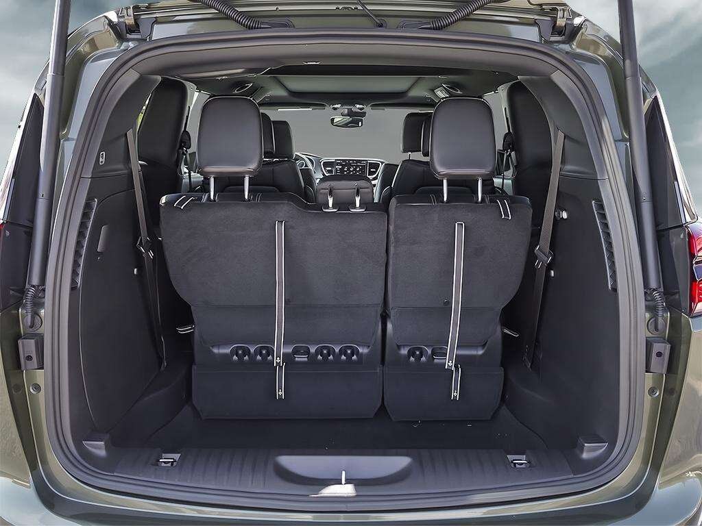2027 Chrysler Pacifica Select