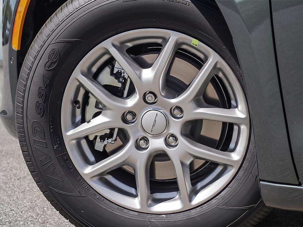 2027 Chrysler Pacifica Select