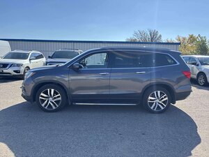 2017 Honda Pilot TOURING LEATHER SUNROOF SOLD AS IS AS TRADED