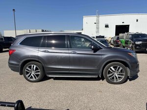 2017 Honda Pilot TOURING LEATHER SUNROOF SOLD AS IS AS TRADED