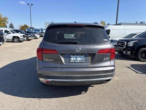2017 Honda Pilot TOURING LEATHER SUNROOF SOLD AS IS AS TRADED