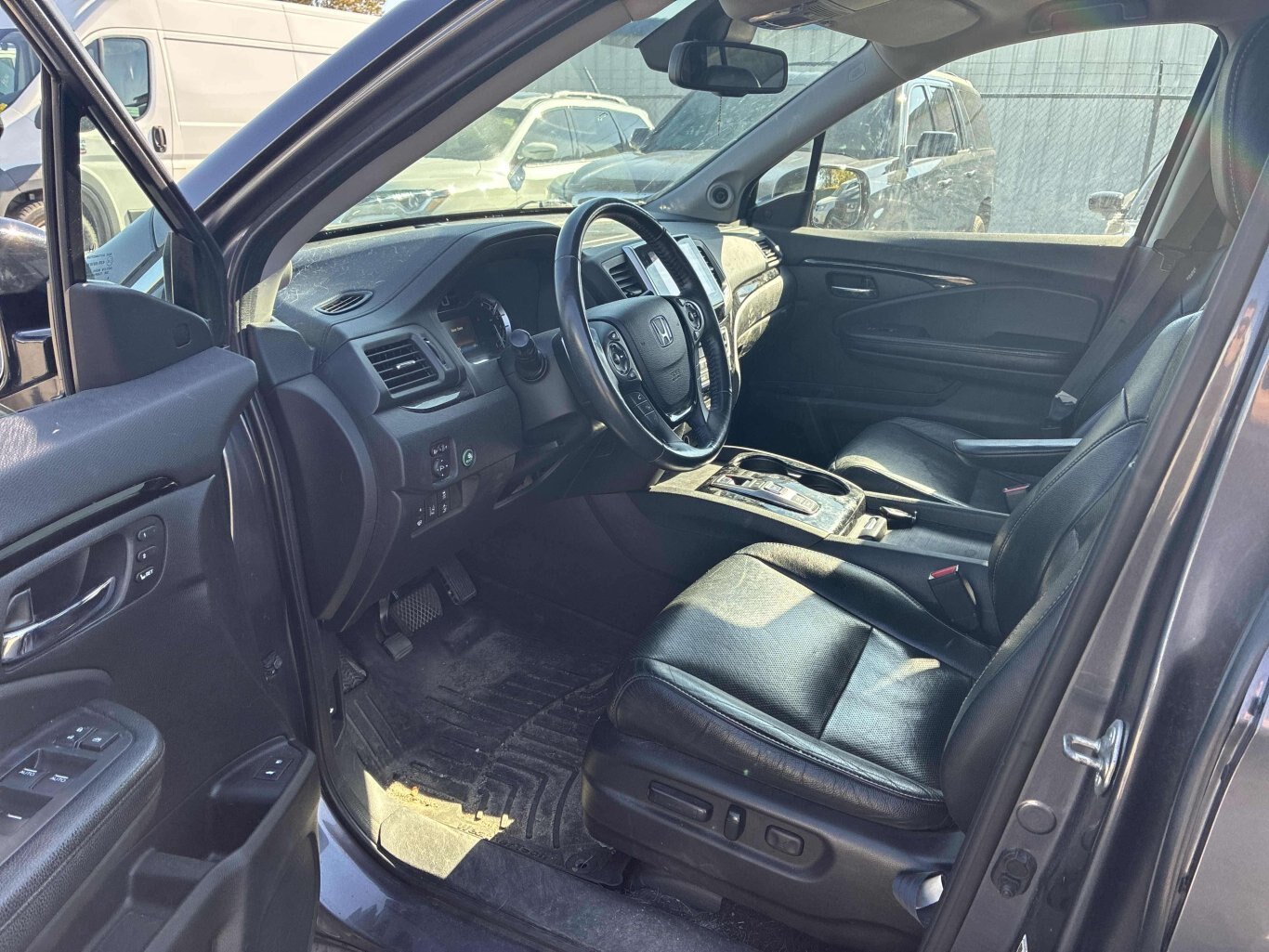 2017 Honda Pilot TOURING LEATHER SUNROOF SOLD AS IS AS TRADED
