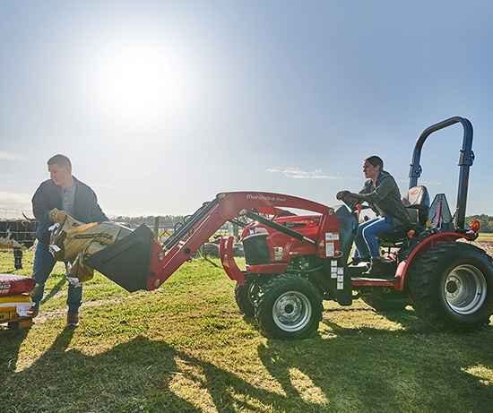 Mahindra Max 26 XLT HST