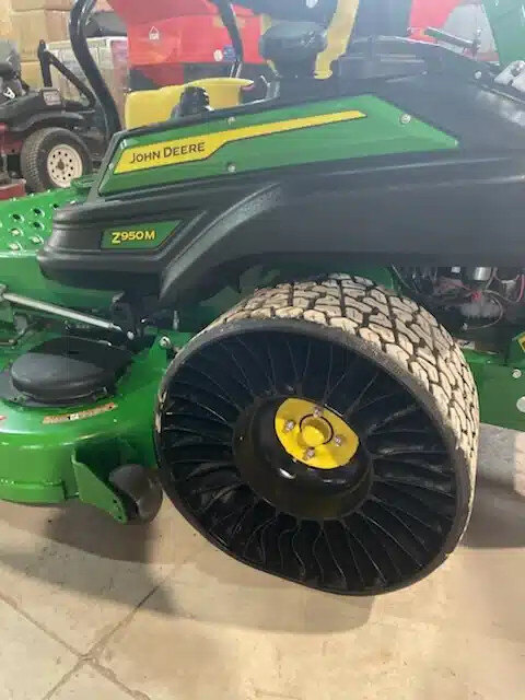 2023 John Deere Z950