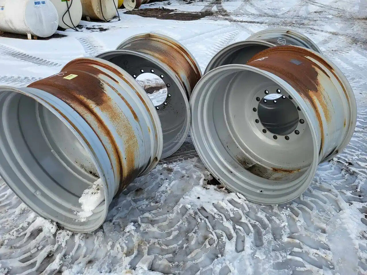 0 Titan 23x38