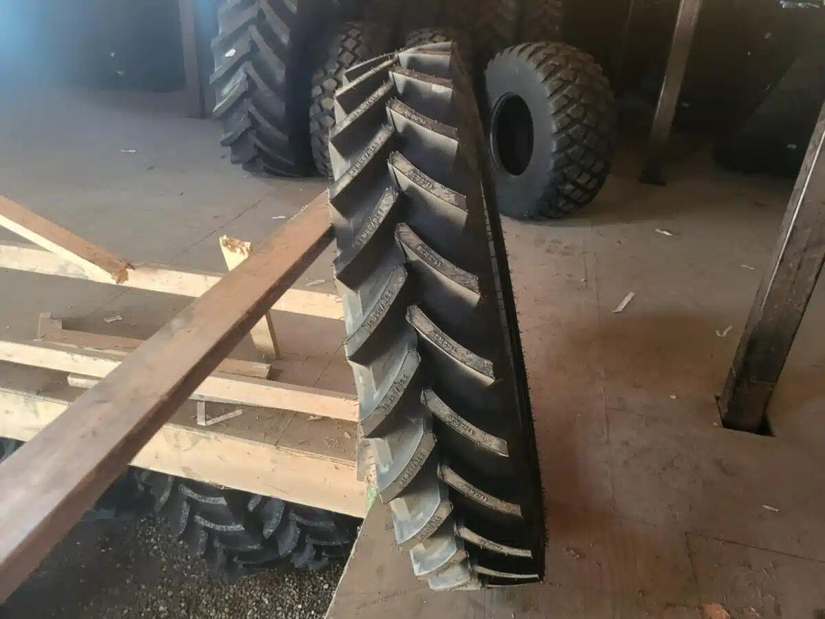 Petlas 270/95R38