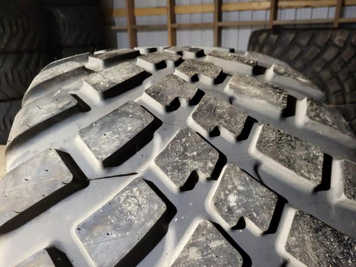 Ling Long 560/45R22.5