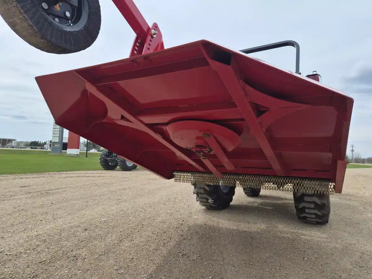 2025 Farm King Y628
