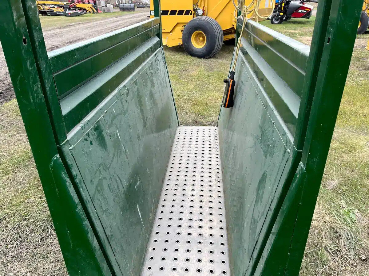 Arrowquip 8' ally with scale