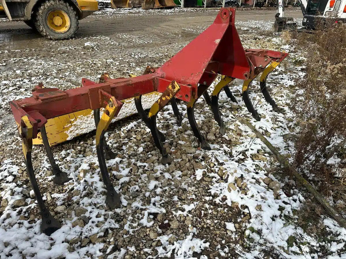 2000 Red Max Chisel plow