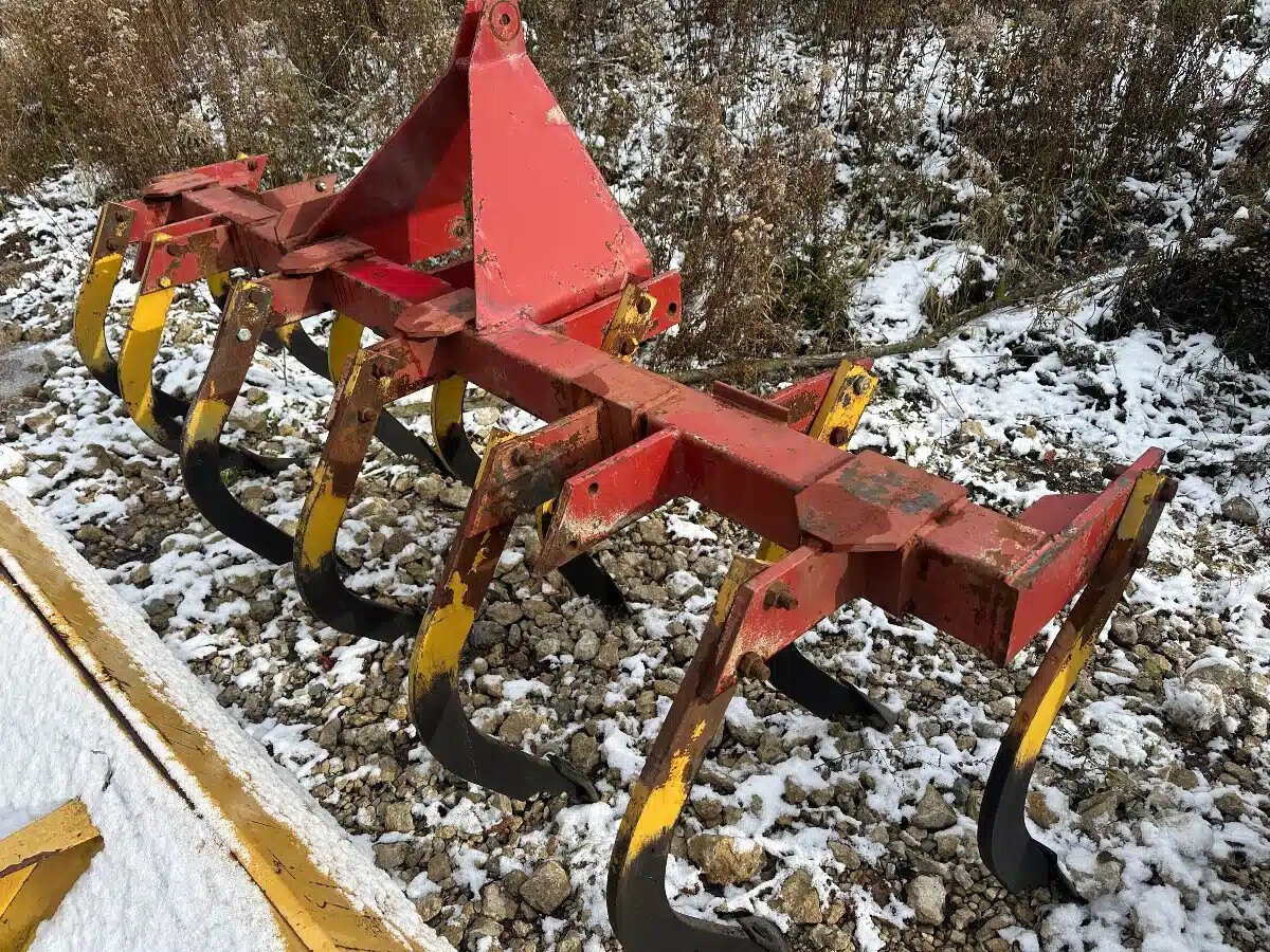 2000 Red Max Chisel plow