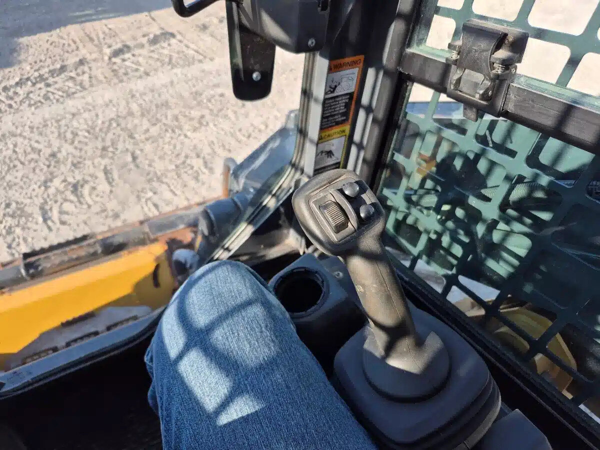 2022 DEERE 318G
