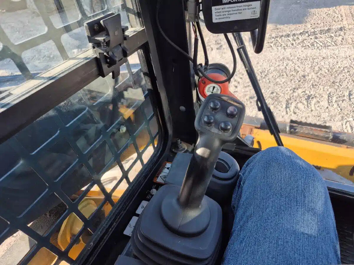2022 DEERE 318G