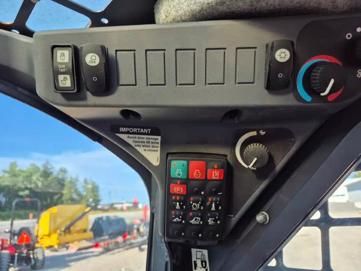2022 DEERE 318G