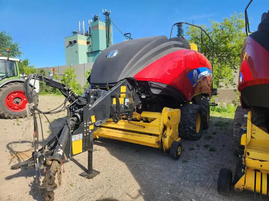 2019 New Holland BIG BALER 330R PLUS