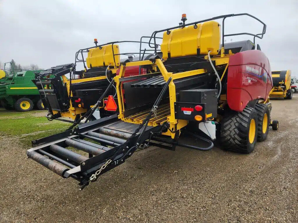 2022 New Holland BIG BALER 340