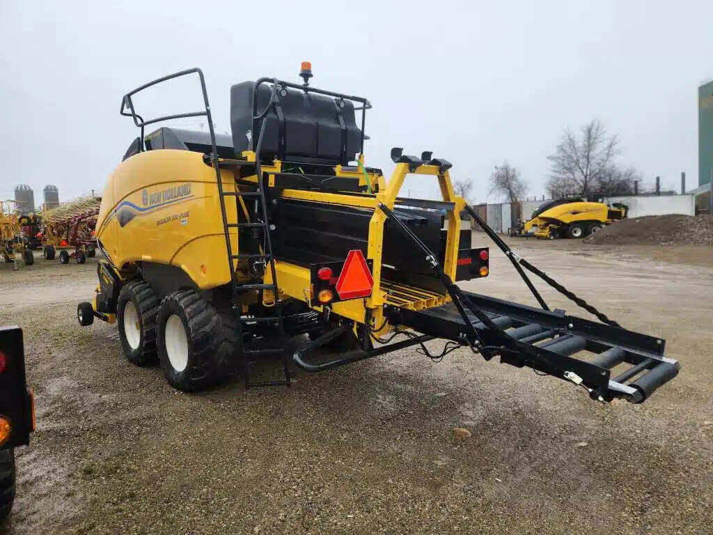 2024 New Holland BIG BALER 330R PLUS