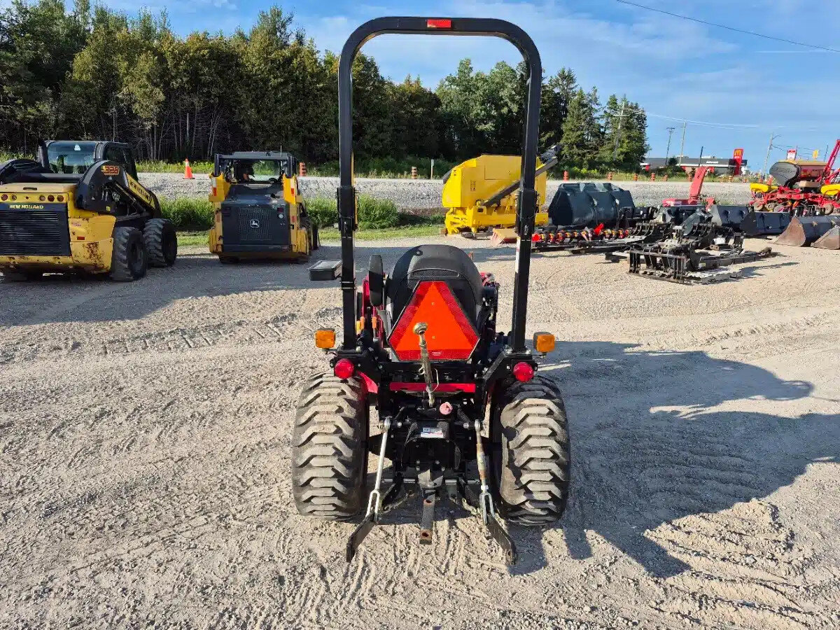 2018 Mahindra EMAX 22