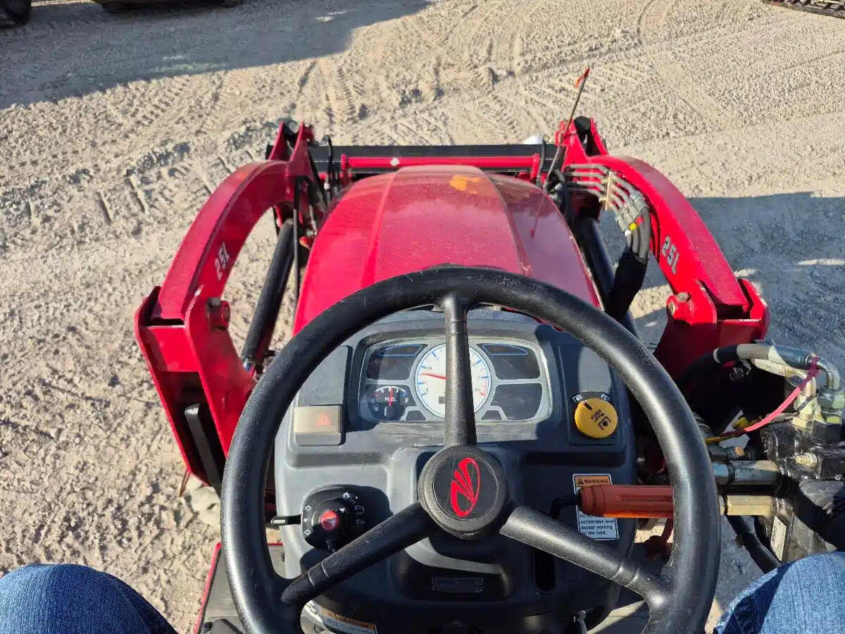 2018 Mahindra EMAX 22