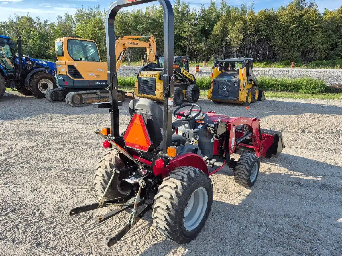 2018 Mahindra EMAX 22