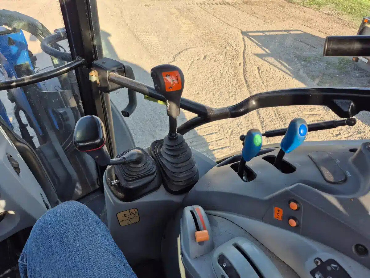 2014 New Holland T5.95