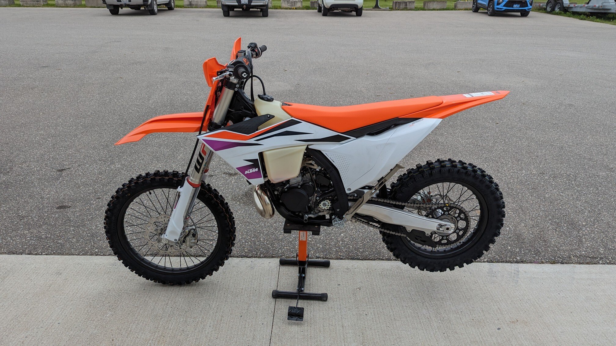 8993 070F0D9F 3530 4598 BC15 4B554CD4AFFB B1222792 088d 463a 9123 1f7b6f71da38