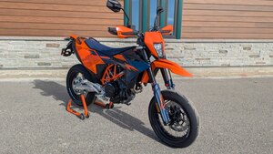 2026 KTM 690 SMC R May/June Promo