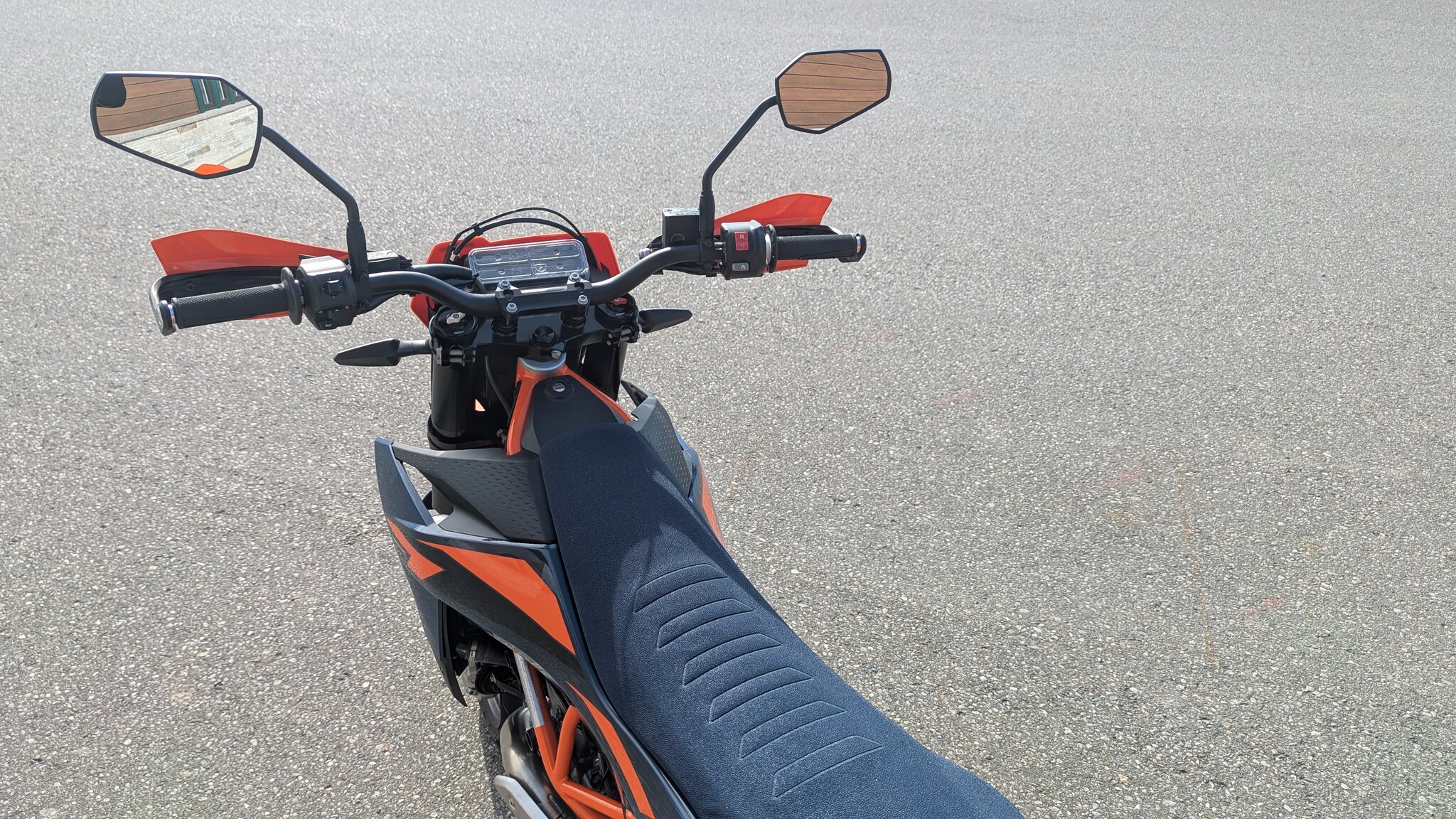 2026 KTM 690 SMC R May/June Promo