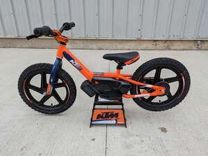2025 KTM 16eDRIVE STACYC KTM Factory Replica (UPW220074700)