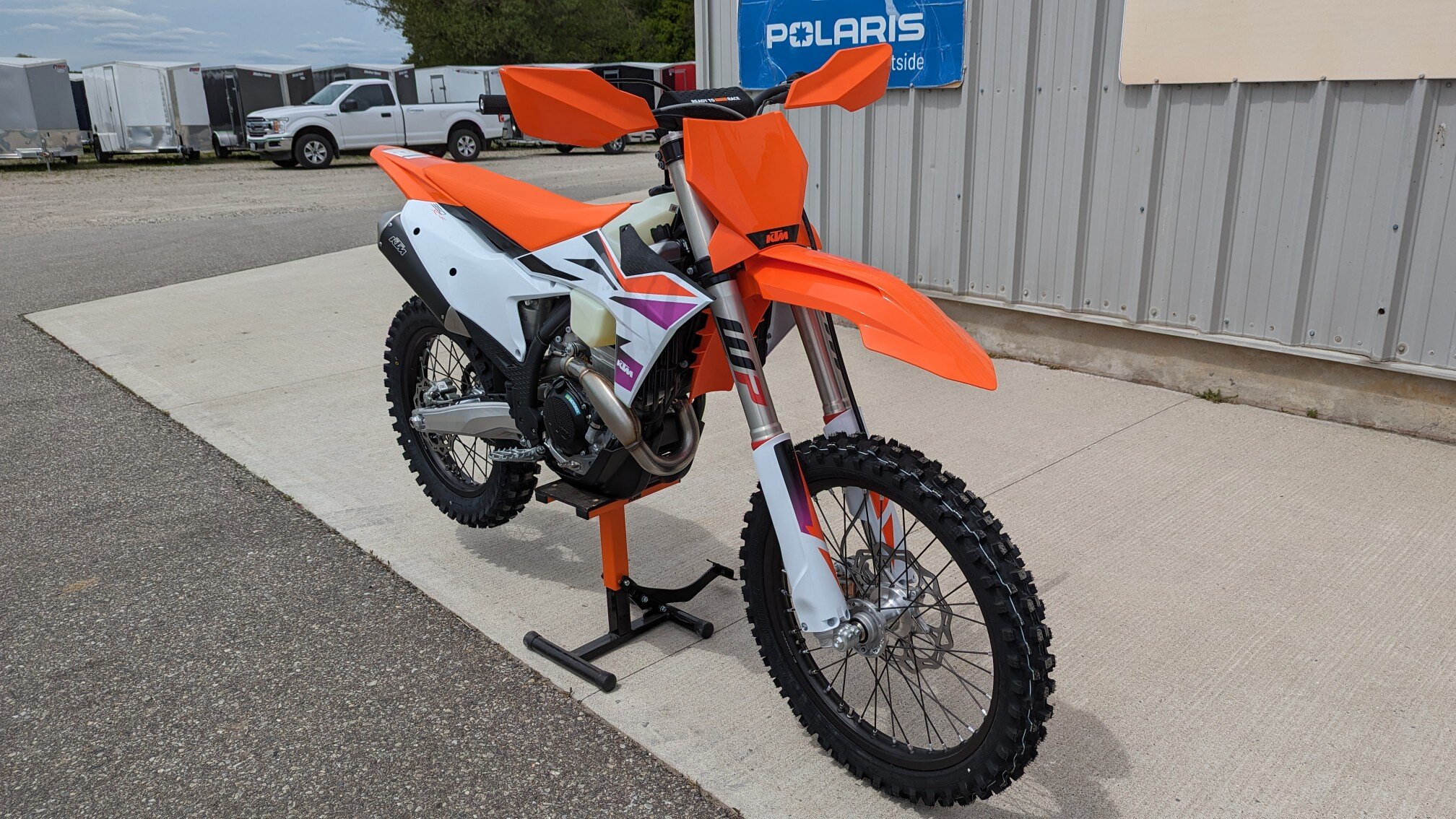 8993 585FA5FE FE1E 4B91 9DE4 104377A6DC40 C79fbc34 49b2 448a 955a Fbccc767945e