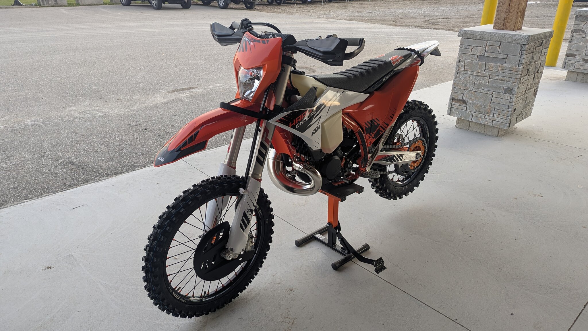 8993 6A01DA0F 5861 464A 940C EBEFA83D3797 PXL 20251106 210931210