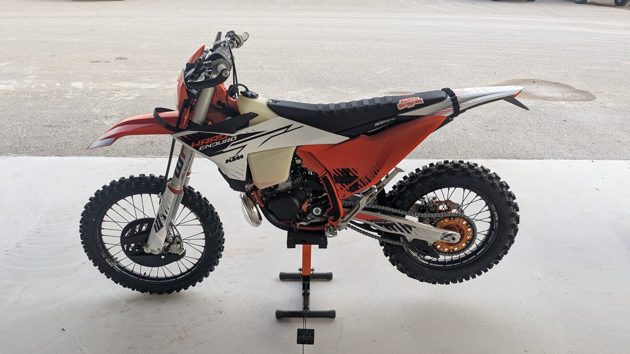 8993 6A01DA0F 5861 464A 940C EBEFA83D3797 PXL 20251106 210936550