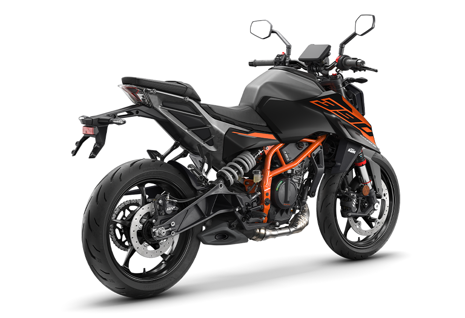 8993 9F6F02AB 1DCC 4E05 BD6D 6FF2716269C0 PHO BIKE PERS REHI KTM 2026 Naked Bikes 390 Duke Black Right Rear View SALL AEPI V1