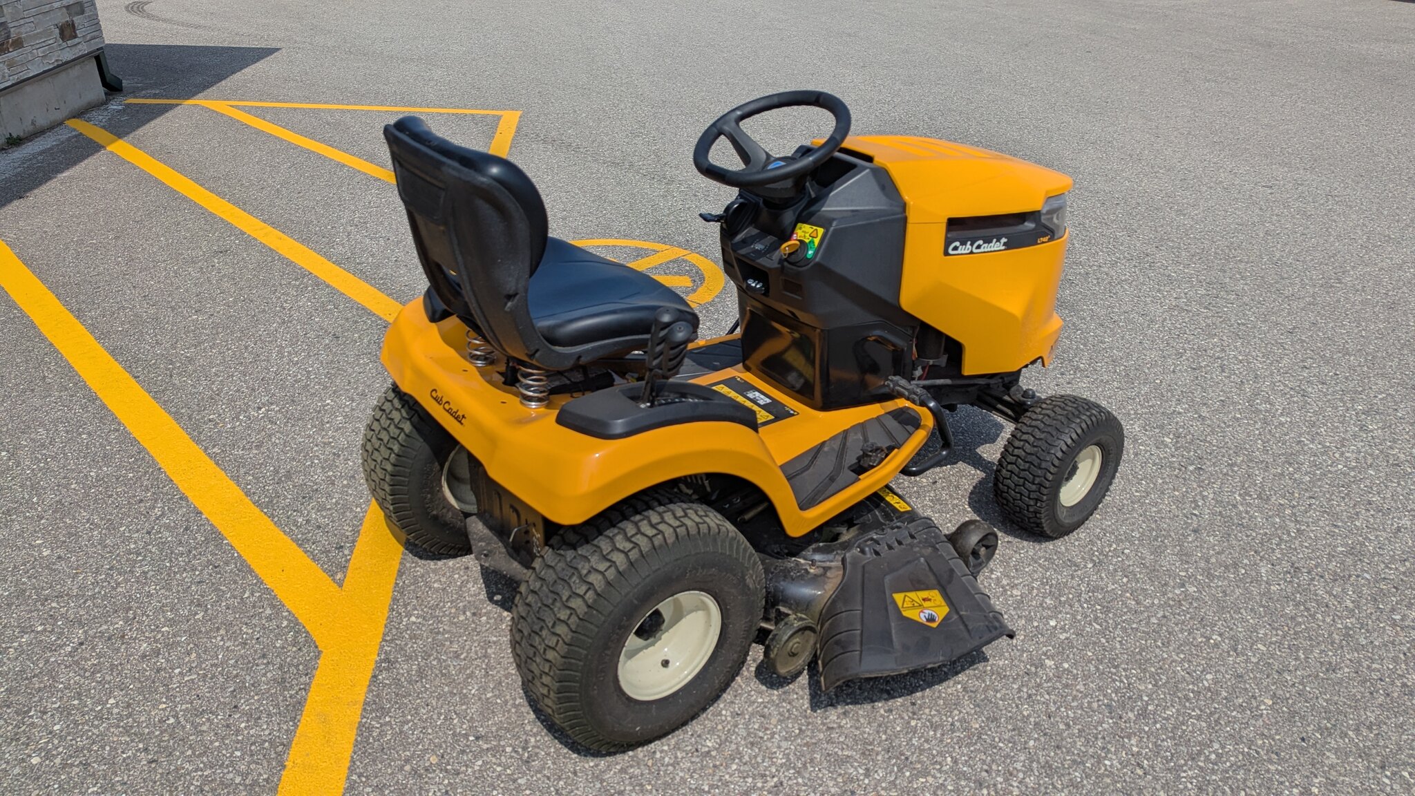 2019 Cub Cadet XT1 LT42 KH (13A0A1CS596)