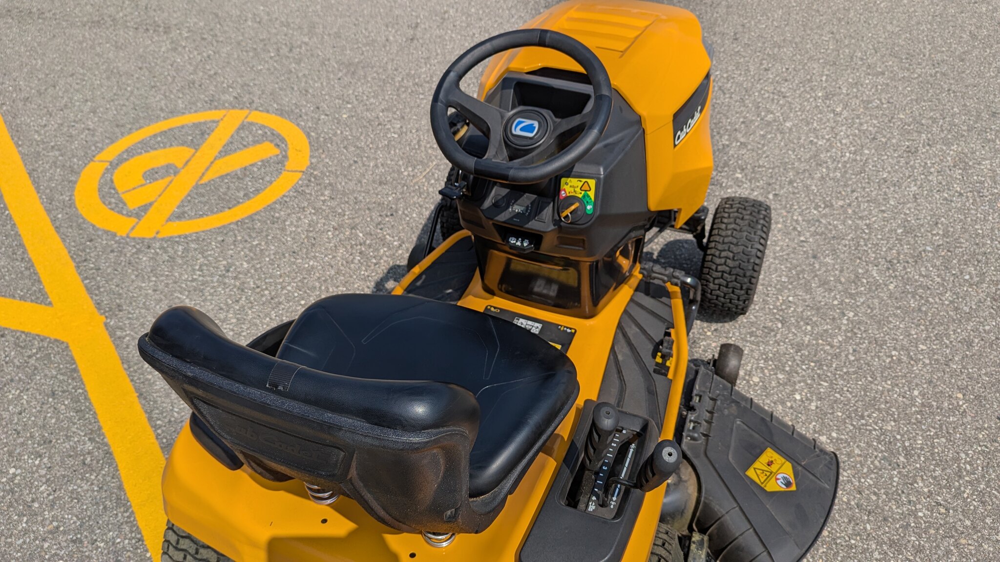 2019 Cub Cadet XT1 LT42 KH (13A0A1CS596)