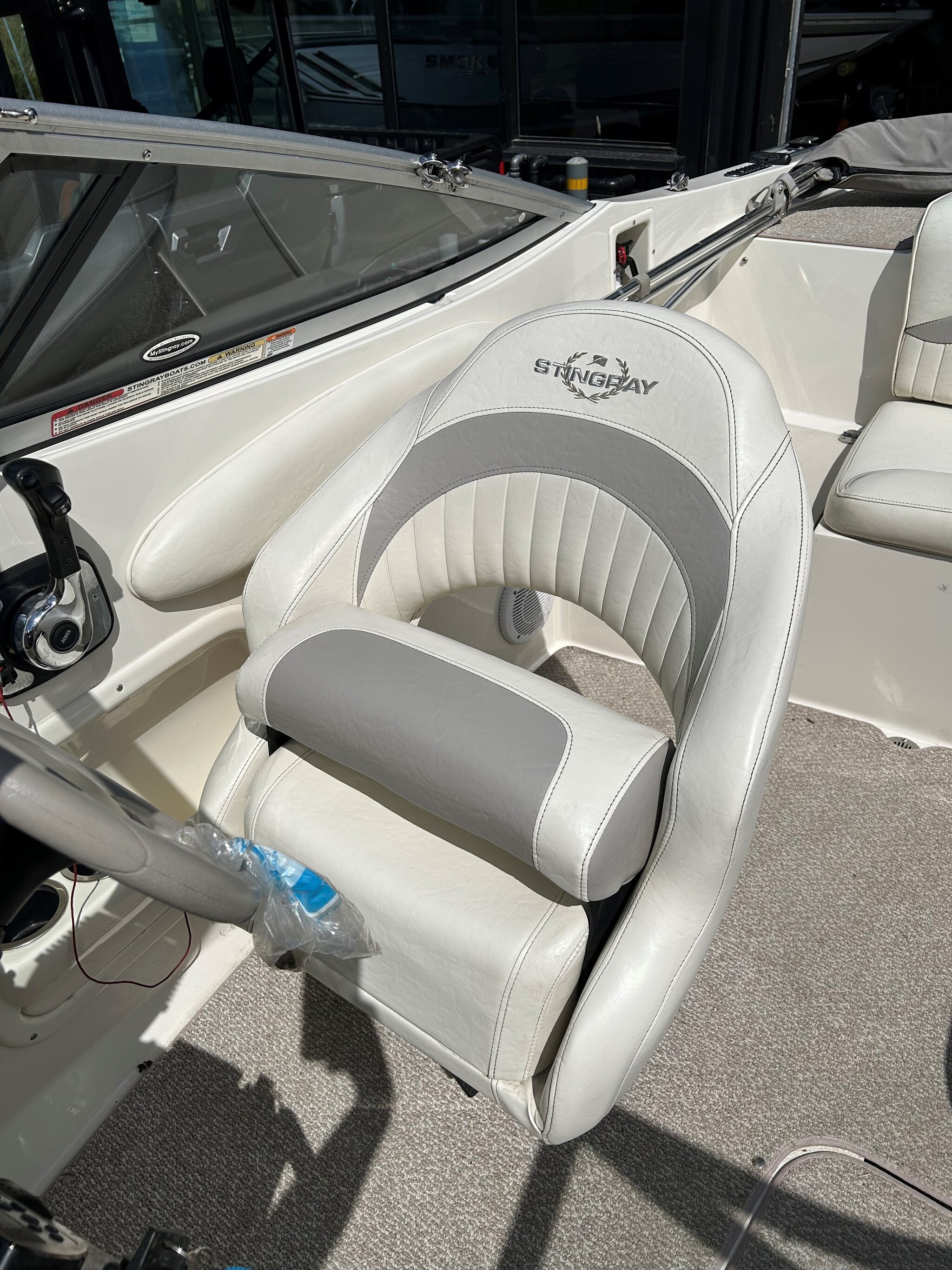 2011 Stingray Boats 208 LR STINGRAY