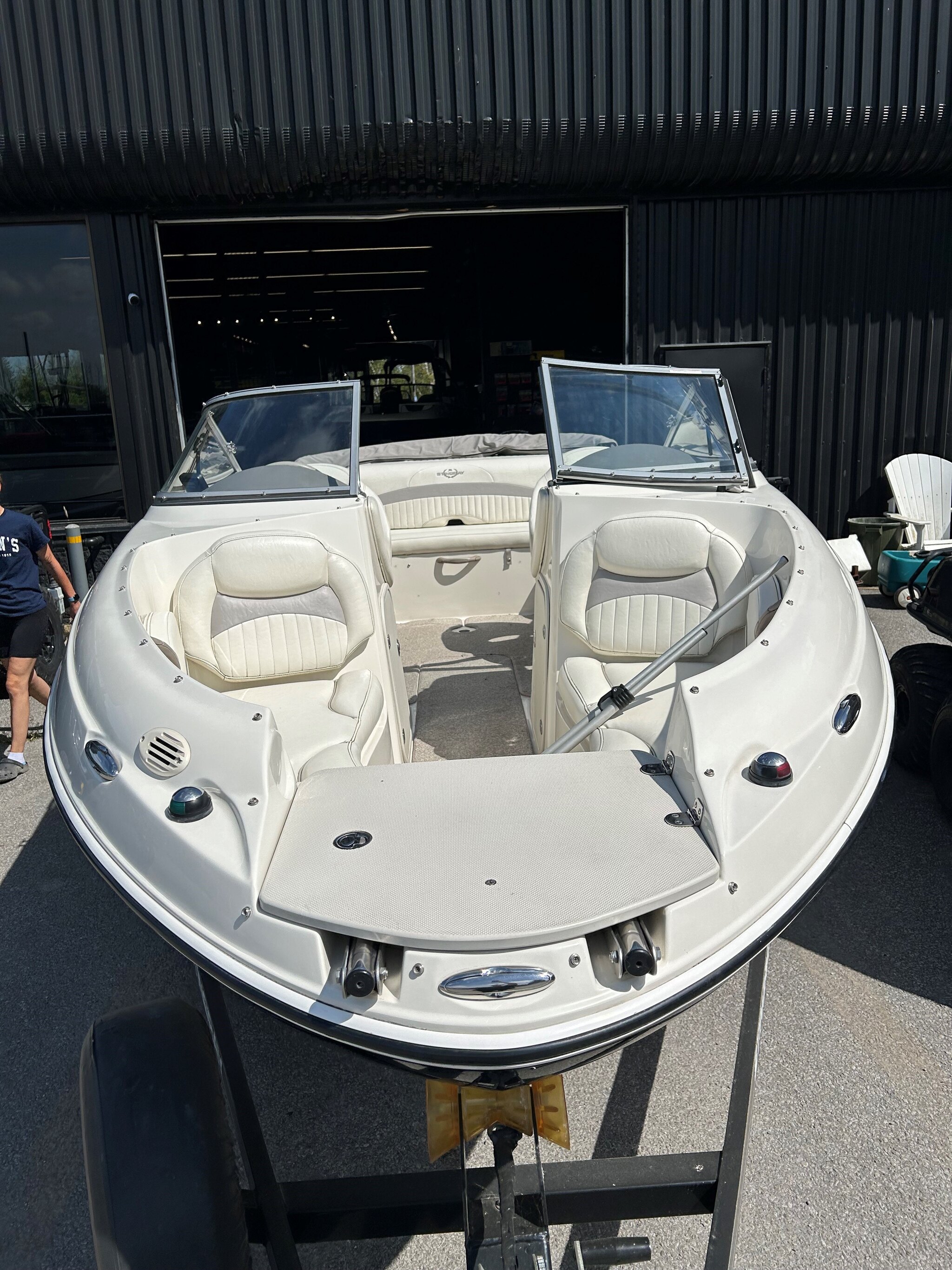 2011 Stingray Boats 208 LR STINGRAY