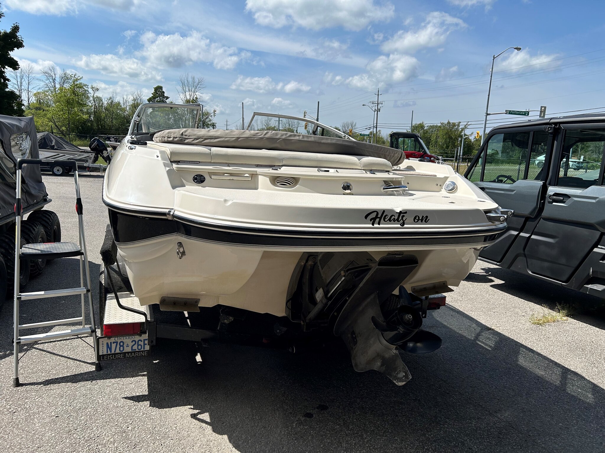 2011 Stingray Boats 208 LR STINGRAY