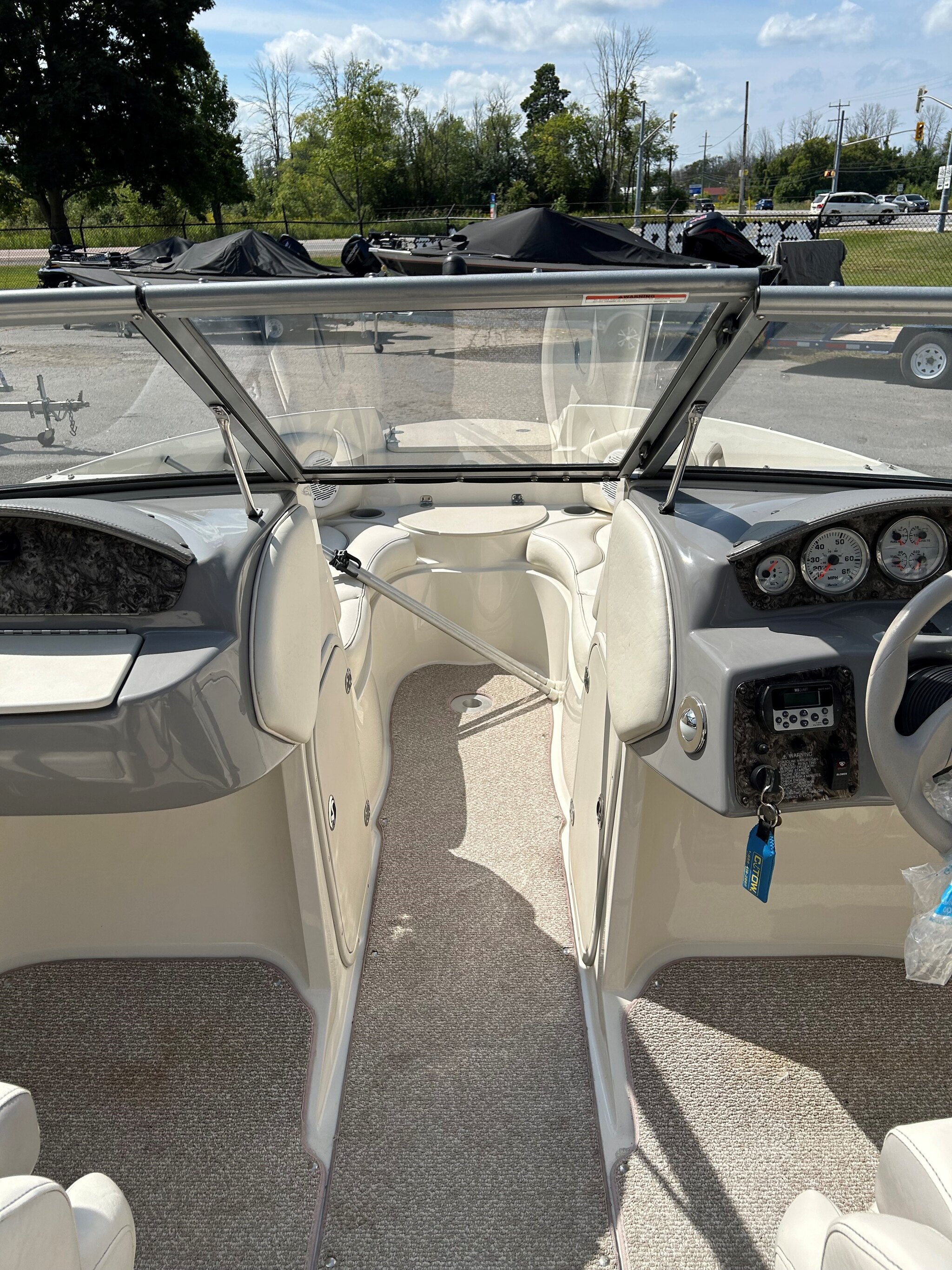 2011 Stingray Boats 208 LR STINGRAY