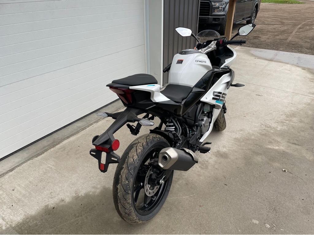 2024 CFMOTO 300ss