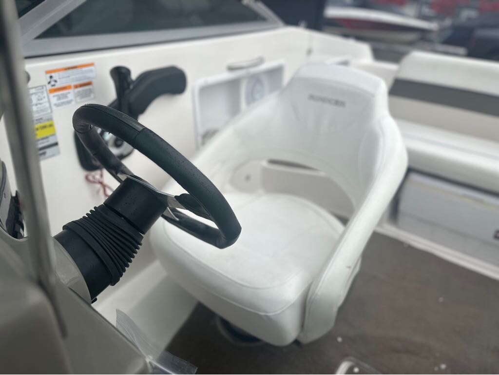 2009 Rinker Captiva 192 BR