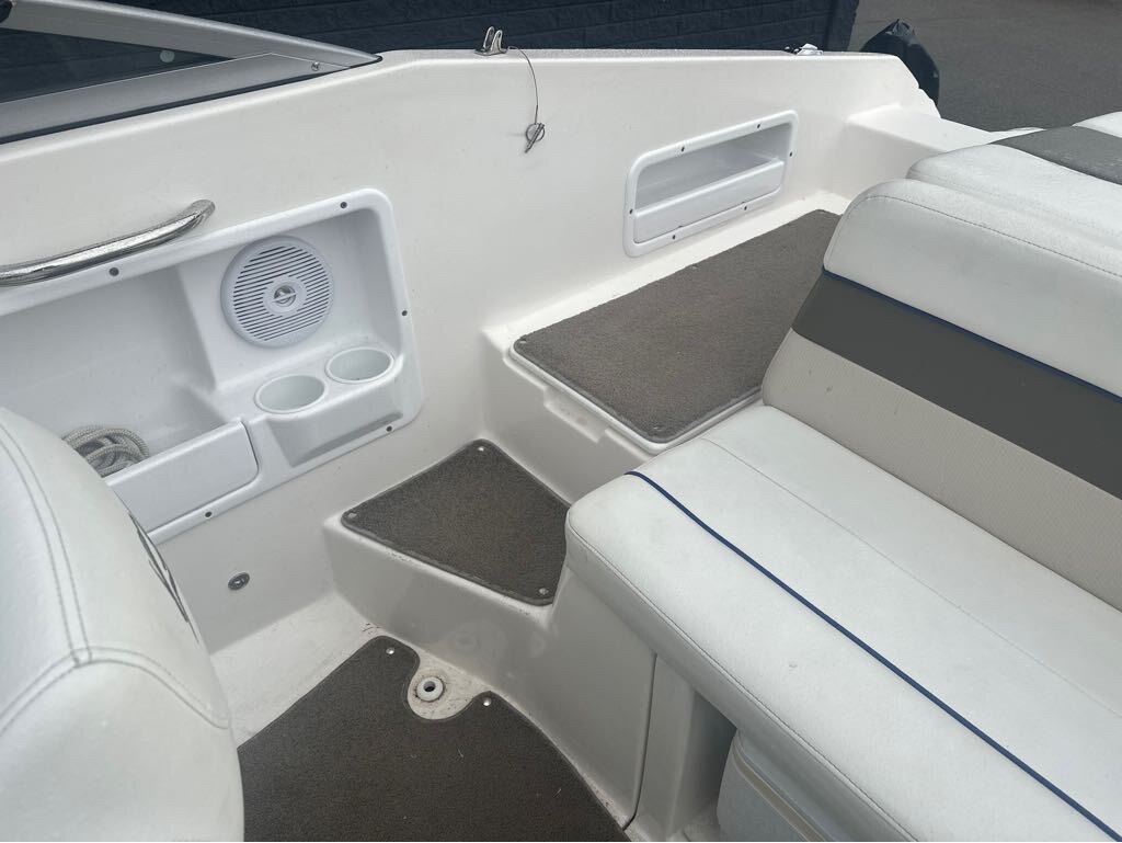 2009 Rinker Captiva 192 BR