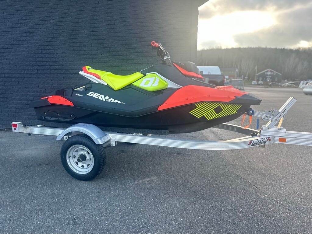 2020 Sea Doo SPARK® TRIXX™ 2 UP iBR®, Sound System w/ Trailer