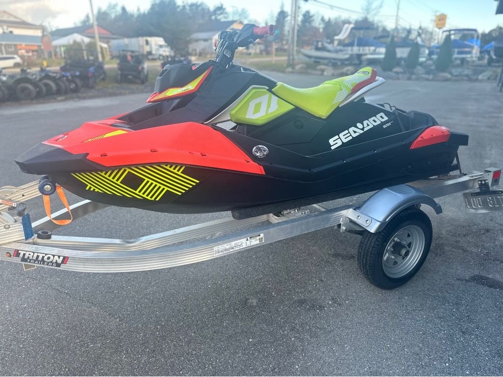 2020 Sea Doo SPARK® TRIXX™ 2 UP iBR®, Sound System w/ Trailer