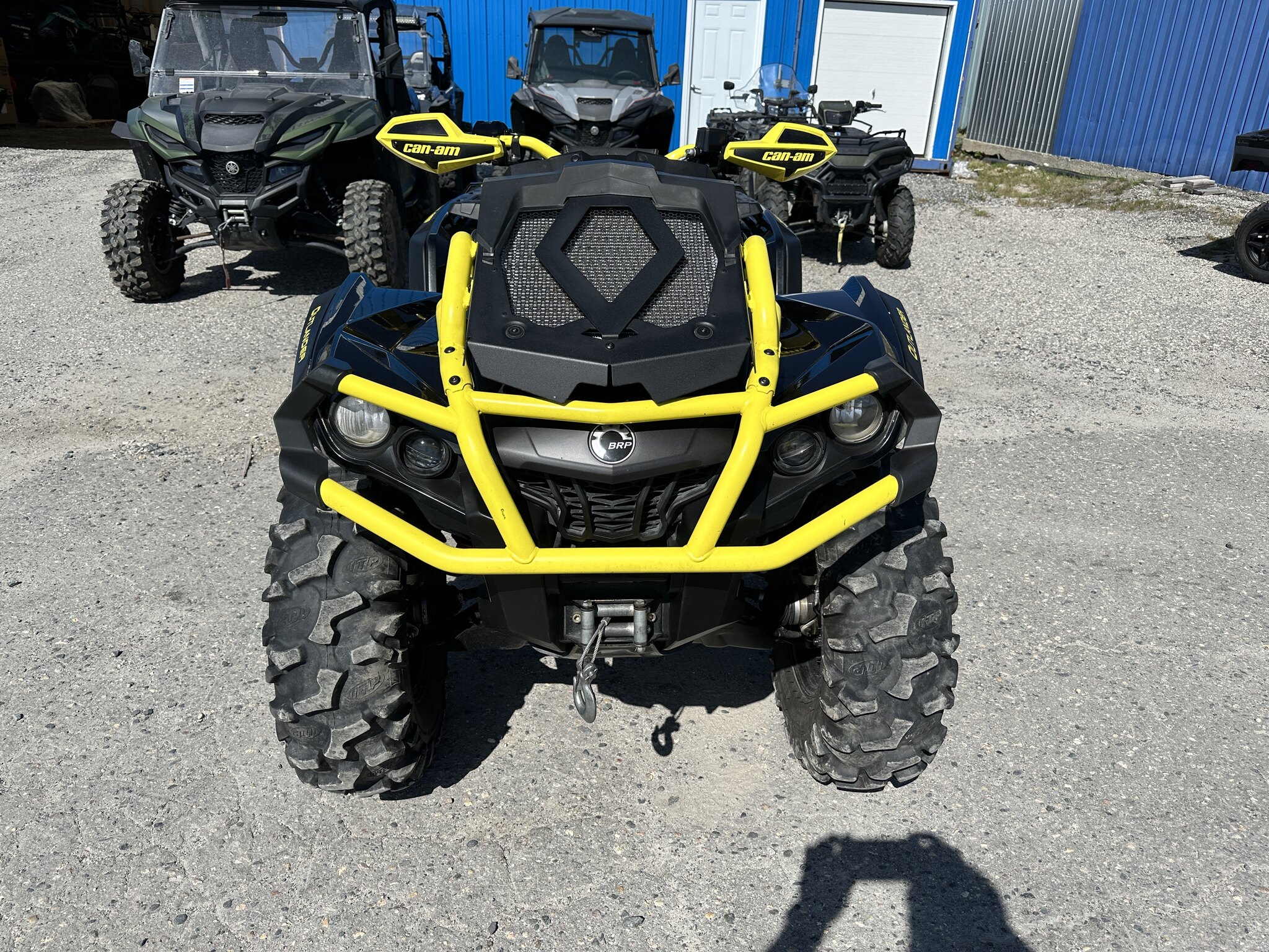 2018 Can Am Outlander™ X® mr 1000R Carbon Black & Yellow