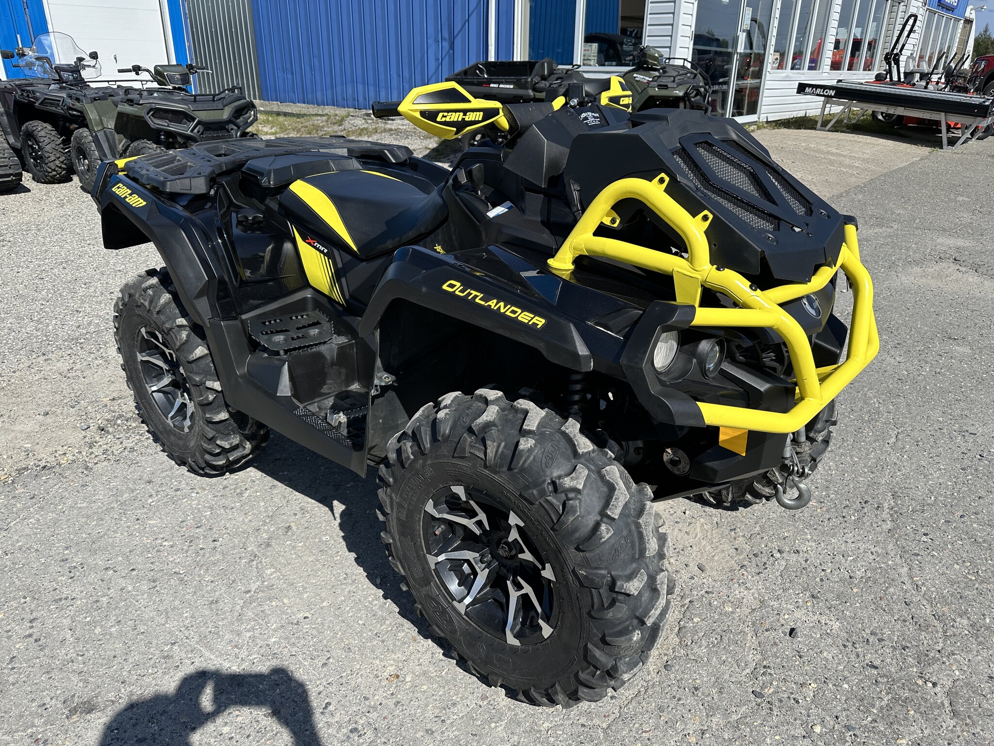 2018 Can Am Outlander™ X® mr 1000R Carbon Black & Yellow