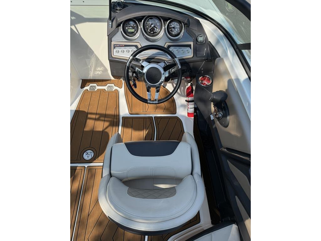 2022 Monterey Boats 238SS W/MERCRUISER 6.2L 300HP
