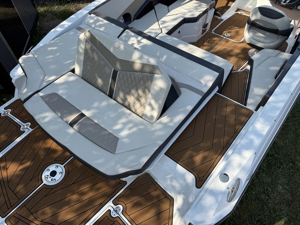 2022 Monterey Boats 238SS W/MERCRUISER 6.2L 300HP