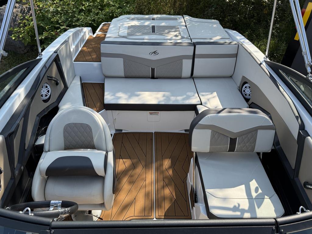 2022 Monterey Boats 238SS W/MERCRUISER 6.2L 300HP