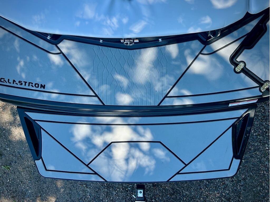 2022 Glastron GX 215 W/MERCRUISER 6.2L